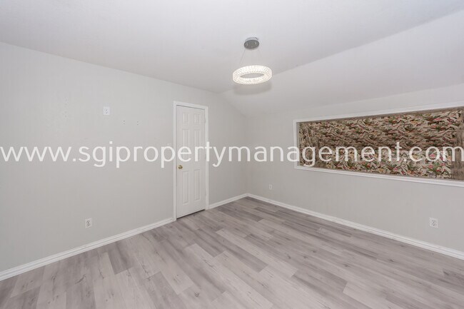 Building Photo - 6001 Pinwood Cir