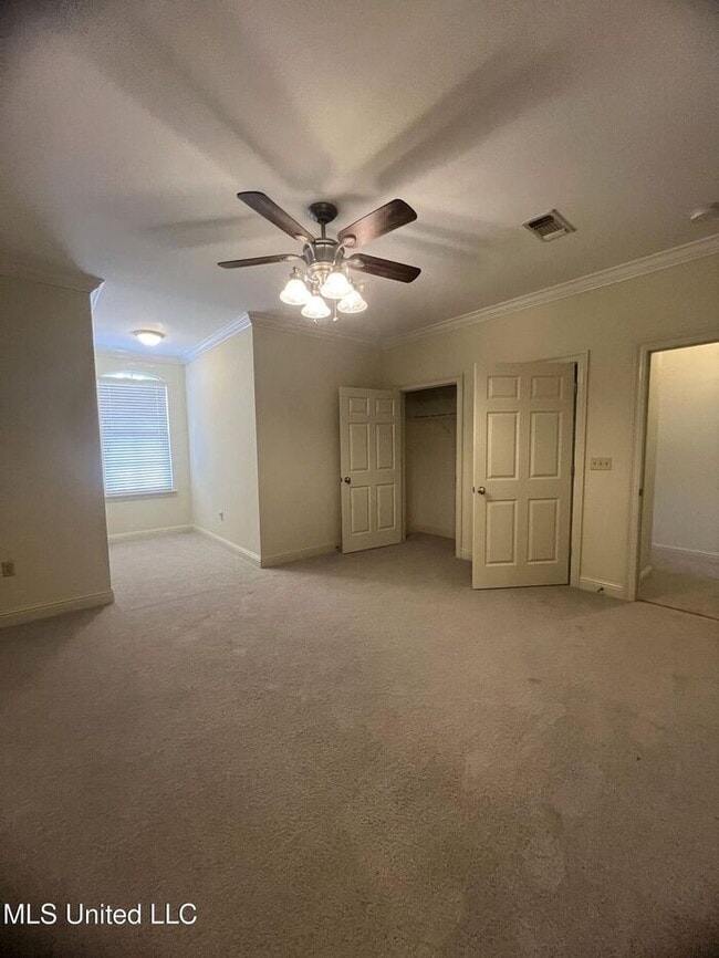 Building Photo - 928 Jefferson Dr