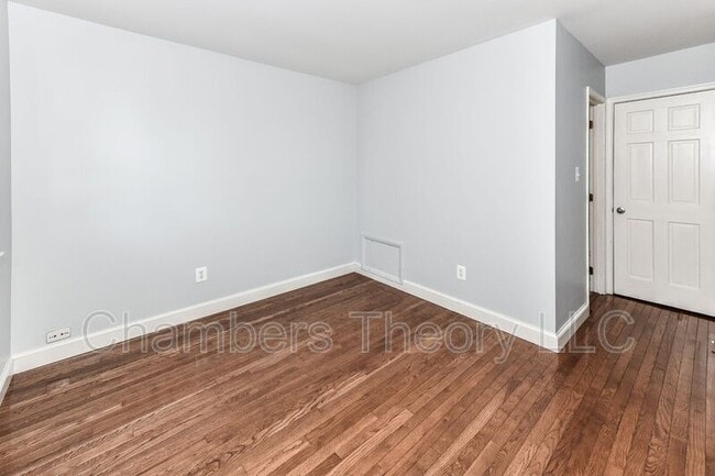 Building Photo - 306 S Wayne St