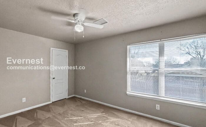 Building Photo - 15915 Rosebriar Dr