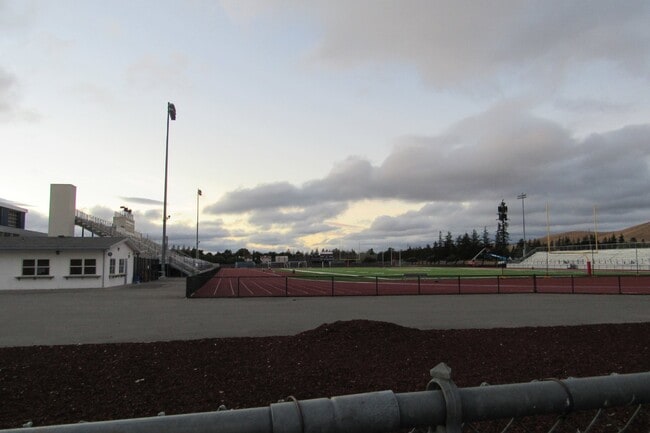 Building Photo - Updated 3 Bed, 2 Bath Home Close to Dublin HS