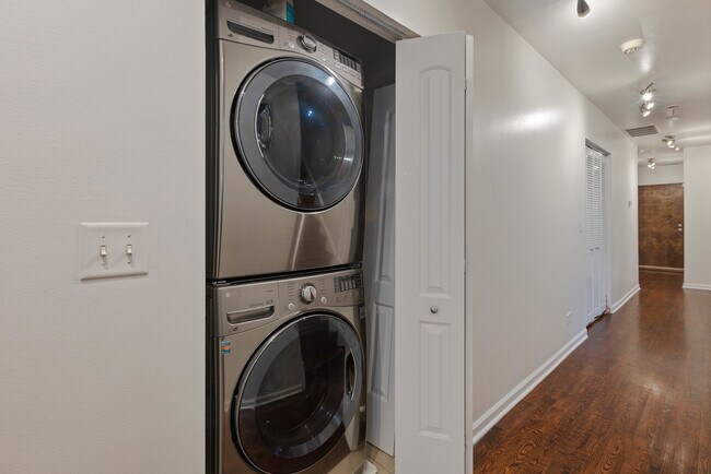 Building Photo - 4800 S St Lawrence Ave