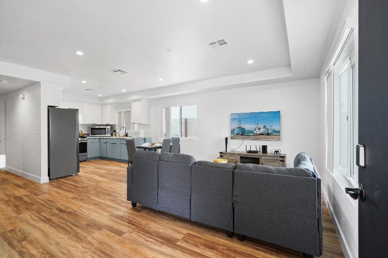 Building Photo - 9513 Baring Cross St