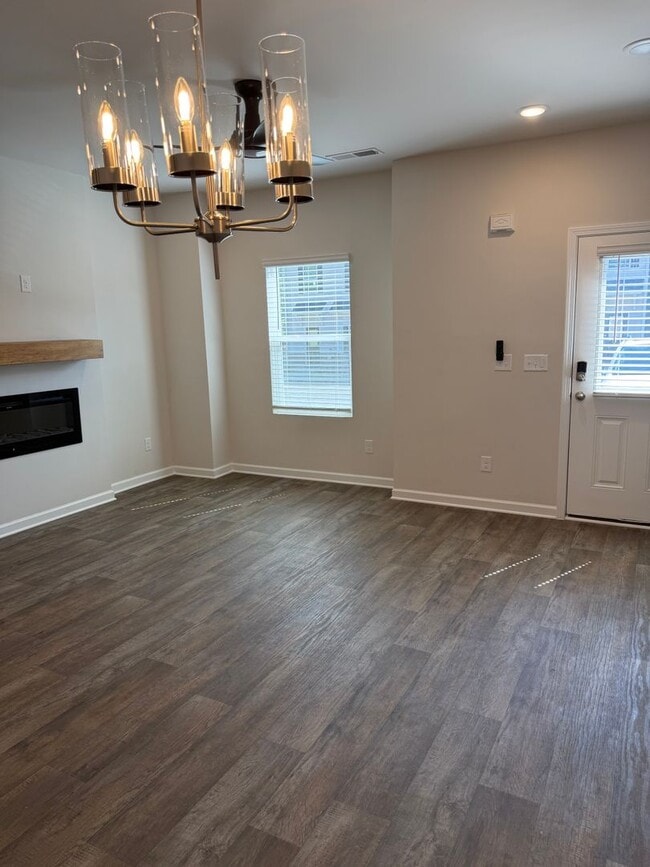 Building Photo - 3284 Hamlet Loop