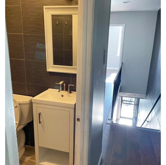 Building Photo - 935 N Saint Bernard St