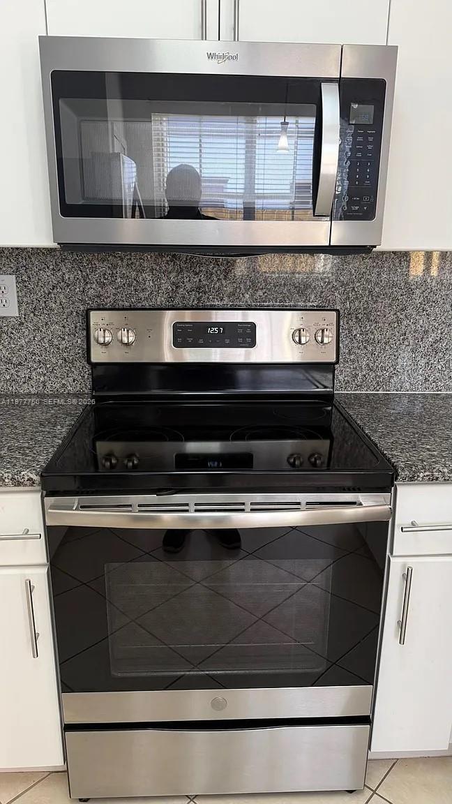 Building Photo - 7655 NW 116th Ave