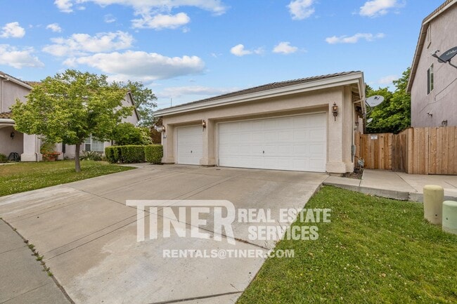 Building Photo - 51 Tulip Tree Cir