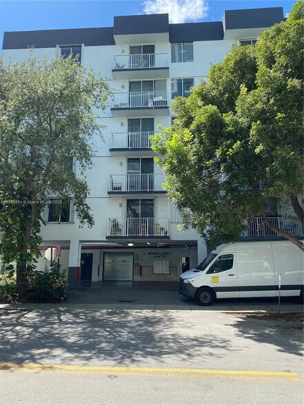 Building Photo - 126 SW 17th Rd