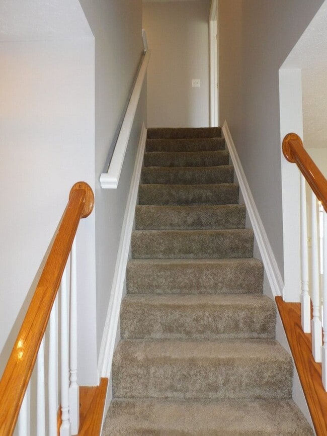 Building Photo - Spacious 4 Bedroom, 2.5 Bath Home