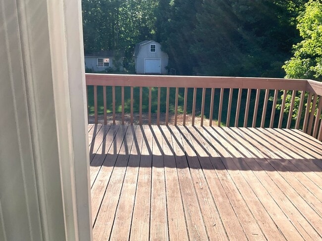 Building Photo - HomeFor Rent with 3 Bedrooms, 2 Baths, 2 Car Garage in Lincolnton NC