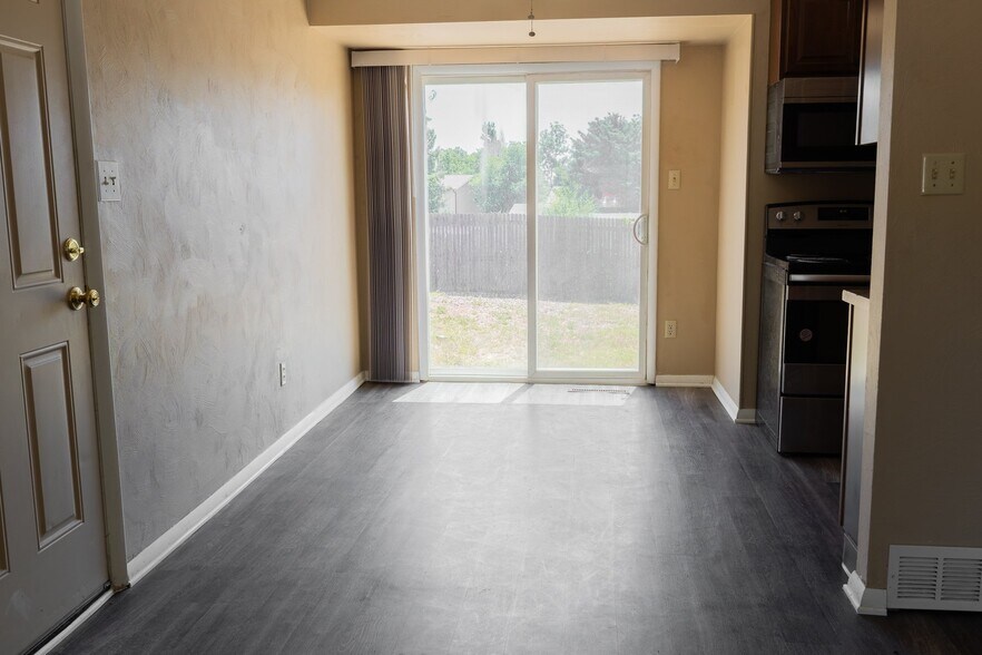 Building Photo - 2617 Montebello Dr W