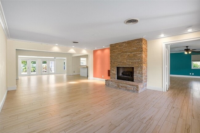 Building Photo - 500 Gardenia Ln