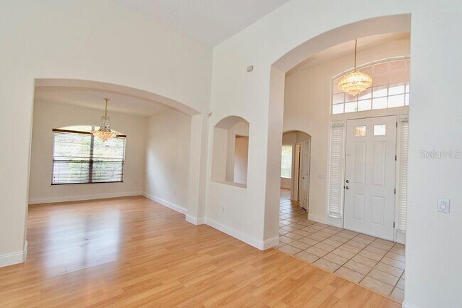 Building Photo - 1707 Golfview Dr