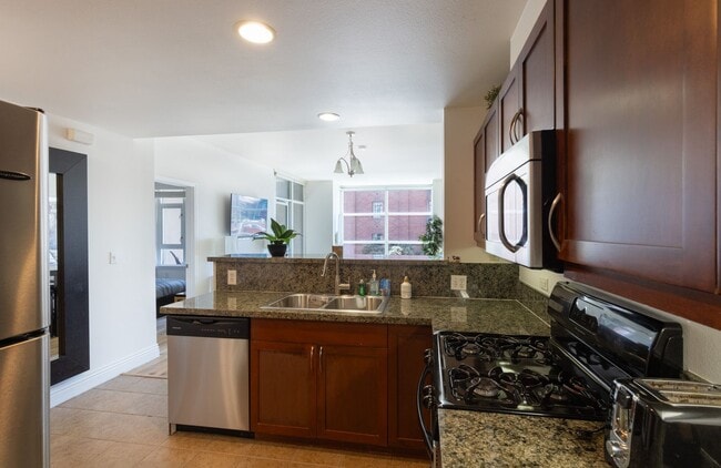 Building Photo - 530 K St