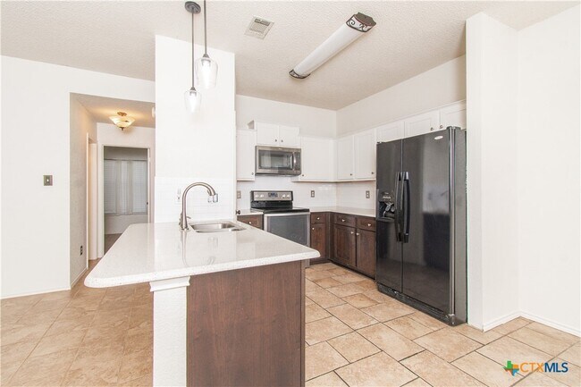 Building Photo - 5104 Glenoak Dr