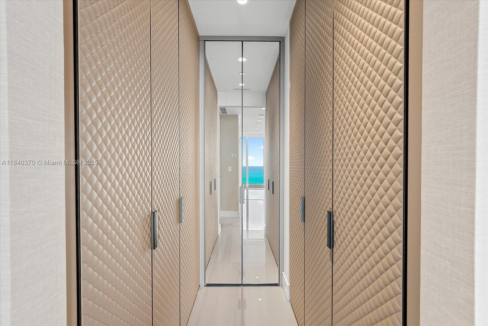 Building Photo - 17901 Collins Ave