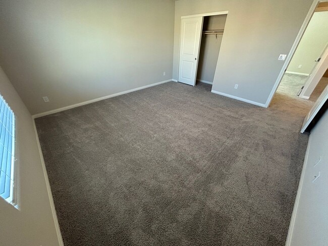 Building Photo - Gorgeous two-story home with 5 bedrooms and 3 bathrooms in a gated community