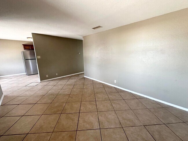 Building Photo - 205 Edgewood Dr