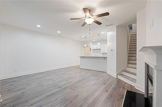 Building Photo - 5820 Calle Vis Dr