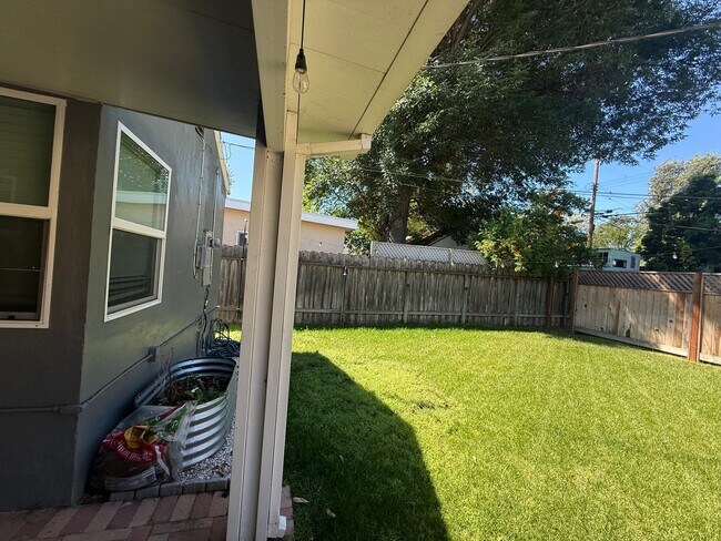 Building Photo - 3B2B House in Toluca Lake/NoHo