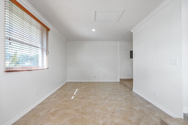 Building Photo - 3697 Holly Dr