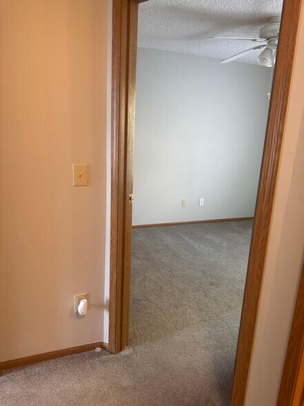 Building Photo - 5125 Singleton Dr