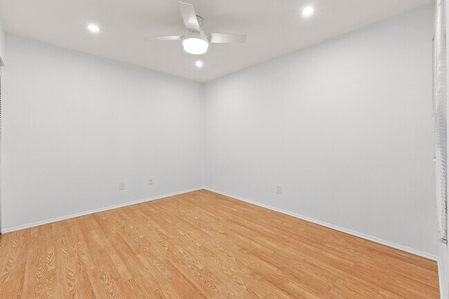 Building Photo - 1431 SE Berwick Ct