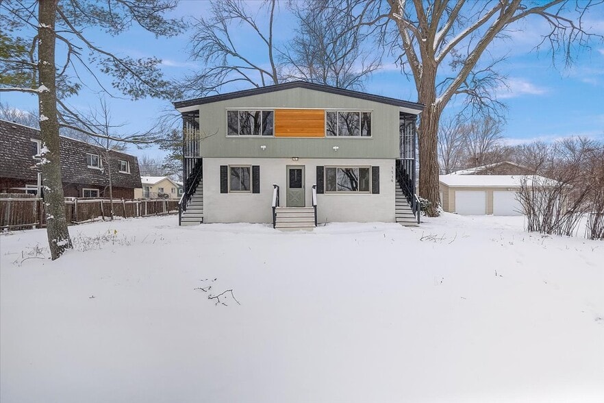 Building Photo - 1719 Carver St