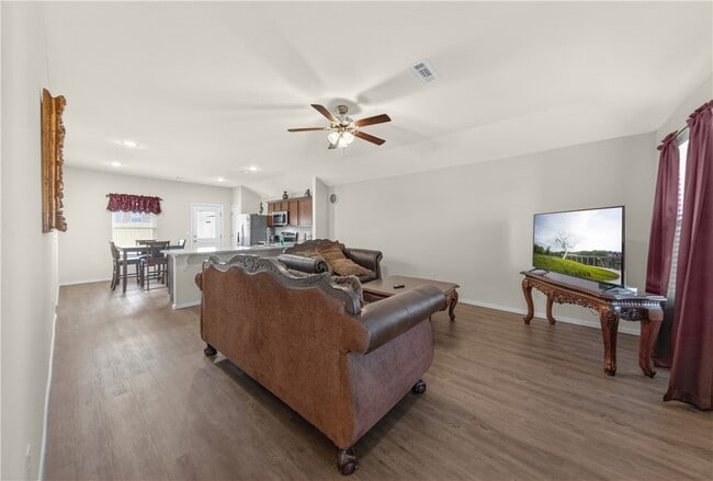 Building Photo - 8110 Dogwood Dr