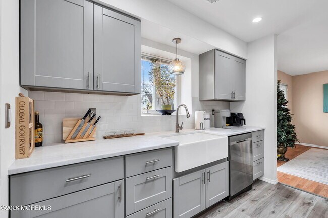 Building Photo - 658 Driftwood Pl