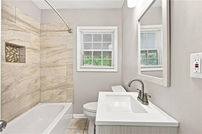 Building Photo - 1357 Lorenzo Dr SW
