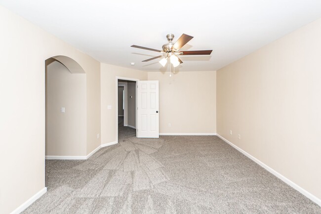 Building Photo - 4 Bedroom 2.5 Bath Home in Felder Creek - ...
