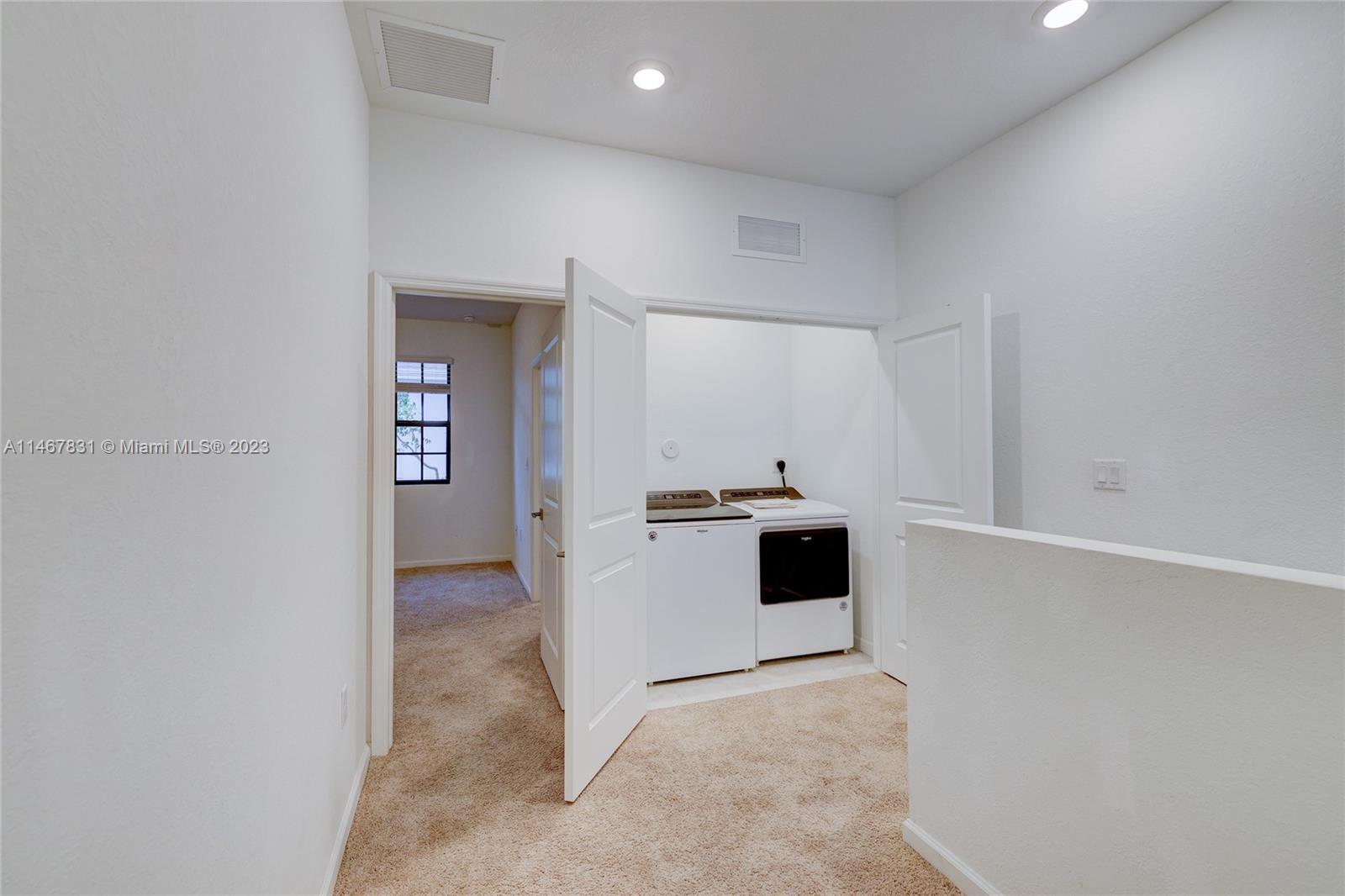 Building Photo - 1170 SW 7th Ct