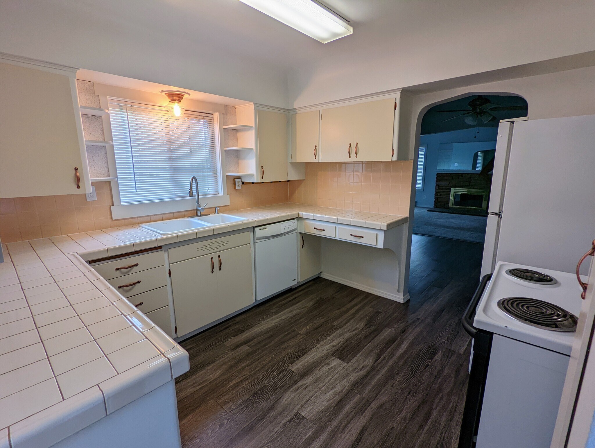 Kitchen - 2310 W Kiernan Ave