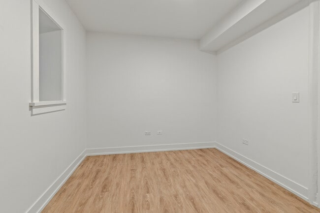 Building Photo - 3517 N Reta Ave