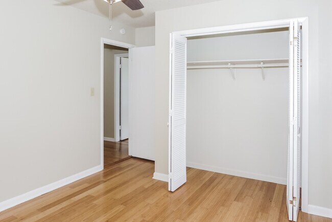 Building Photo - 203 Bumblebee Dr
