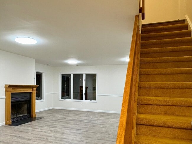 Building Photo - 700 10th St