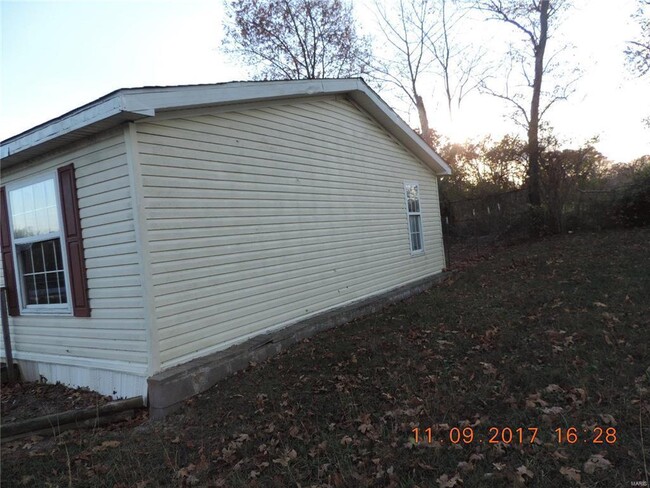 Building Photo - MINERAL POINT - large ranch home with fire...