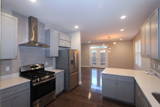 Building Photo - Modern Style Home in Downtown Durham!