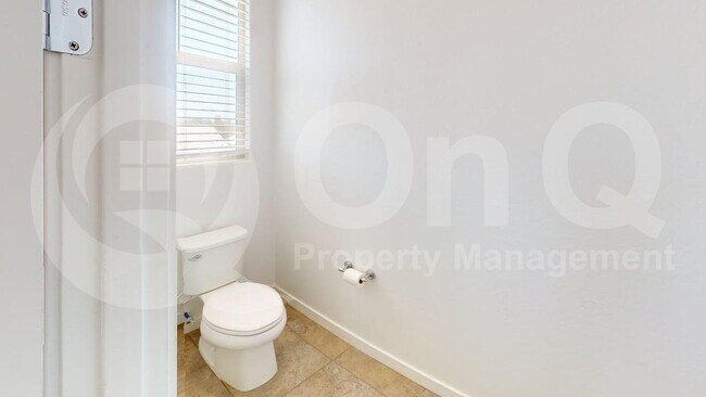 Building Photo - 9131 W Glenrosa Ave