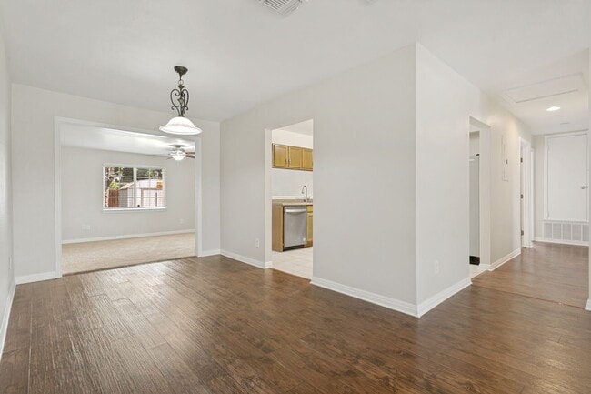 Building Photo - 5-BEDROOM HOME IN WILSHIRE TERRACE