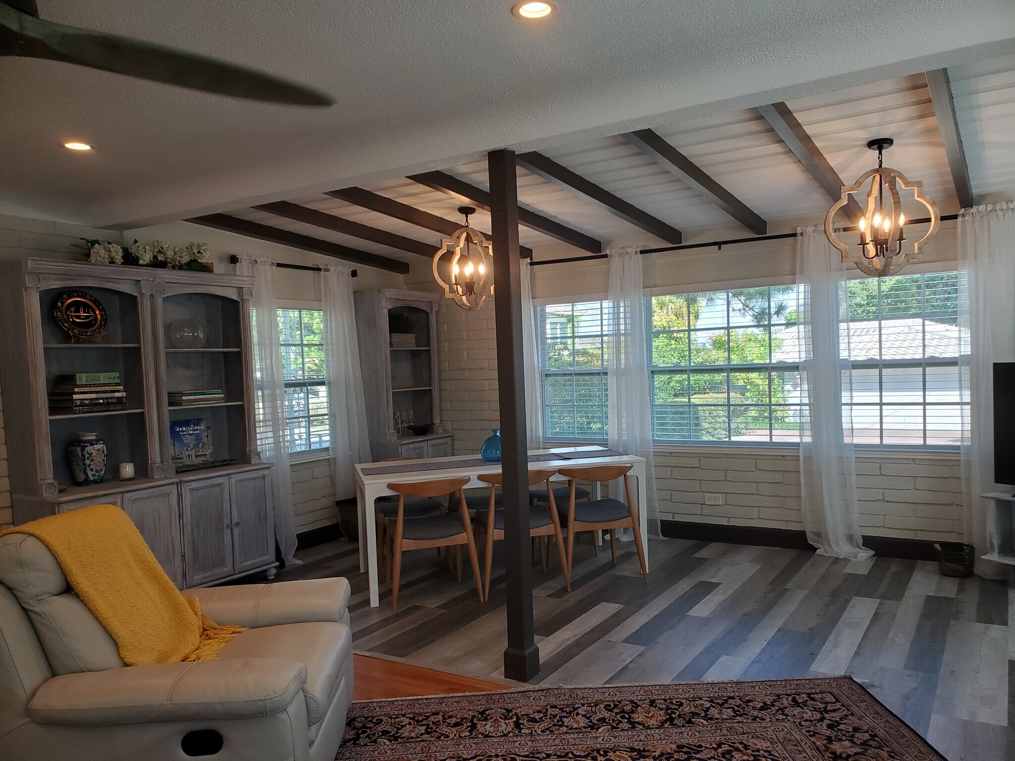 Building Photo - 347 Ling a Mor Ter S