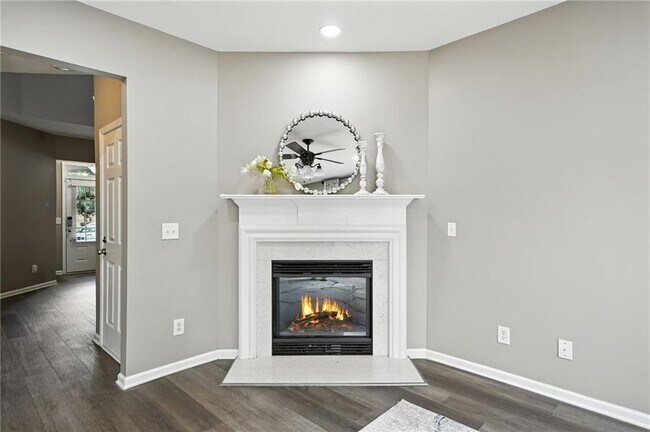 Building Photo - 6030 Ellington Cove