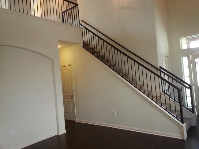 Building Photo - 2504 McDonald Way