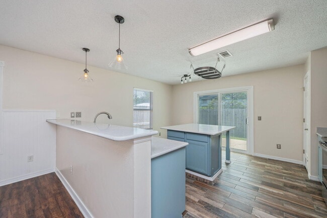Building Photo - 7648 Chablis Cir