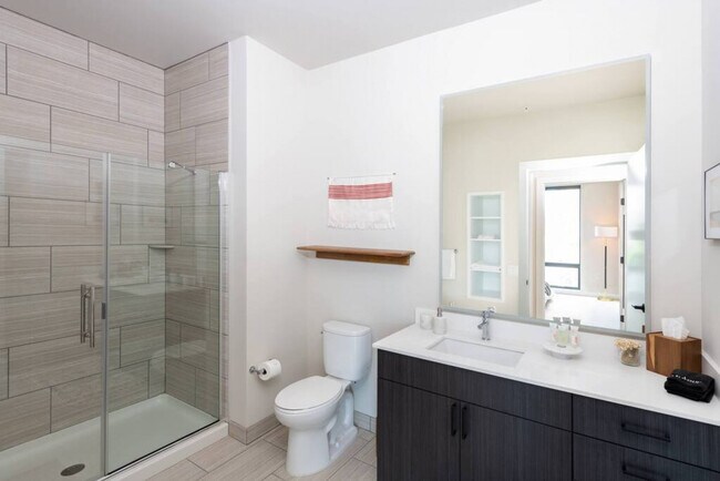 Building Photo - 1632 N Franklin Pl