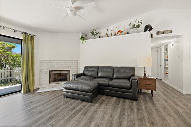 Building Photo - 1601 Faro Dr