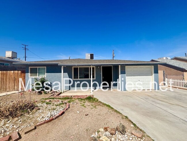 Primary Photo - 820 Caliente Dr