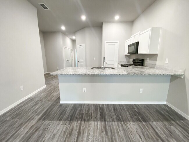 Building Photo - Luxurious Duplex in Frenship ISD!