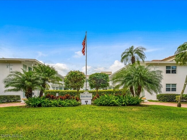 Building Photo - 530 4th Ave S